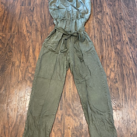 Abercrombie & Fitch olive tie-waist cami jumpsuit - Picture 2 of 4